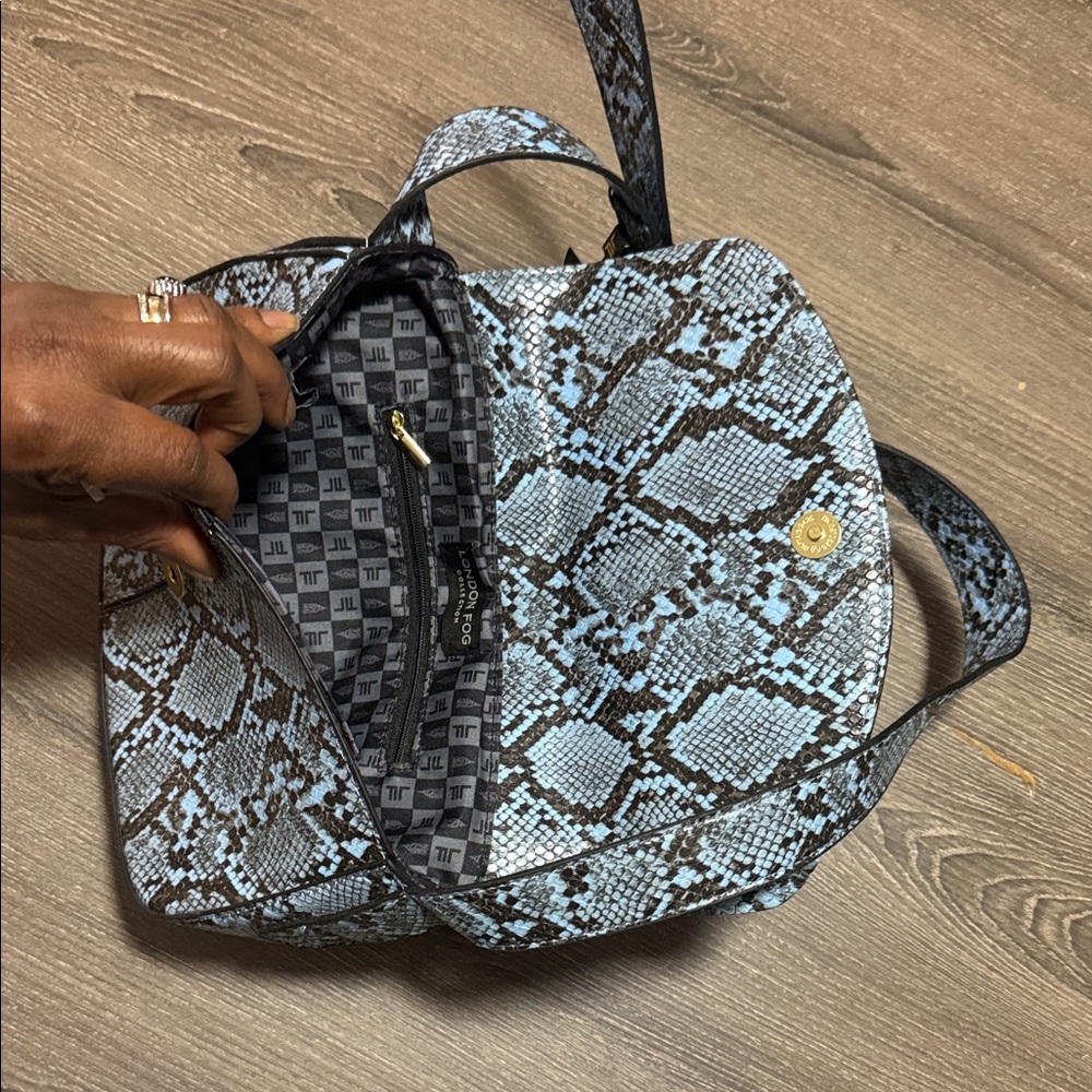 London Fog Blue and Black Snake-Print Crossbody - Picture 5 of 7